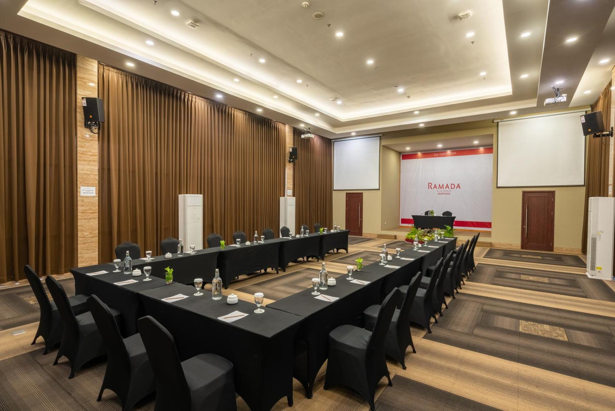 Ramada By Wyndham Serpong Exterior foto