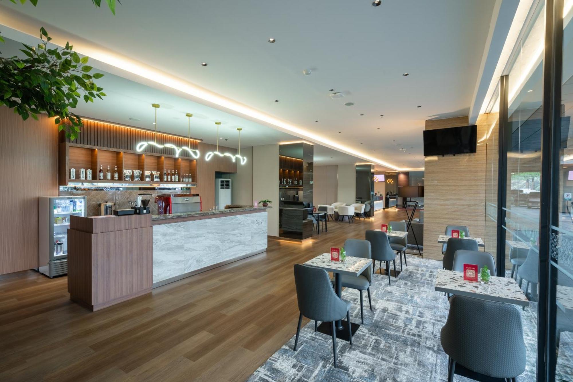 Ramada By Wyndham Serpong Exterior foto