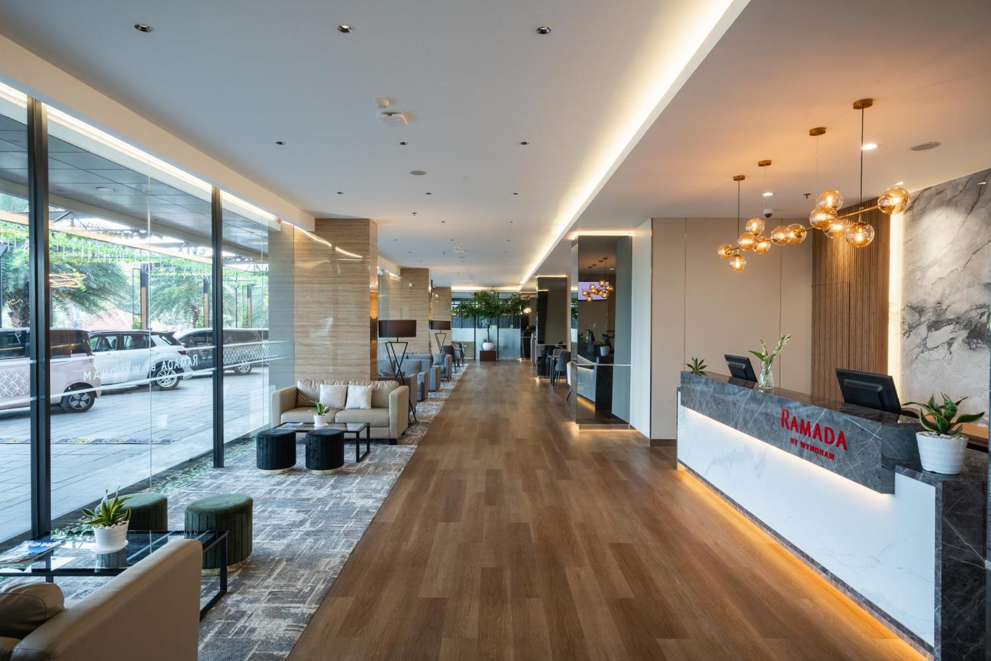 Ramada By Wyndham Serpong Exterior foto