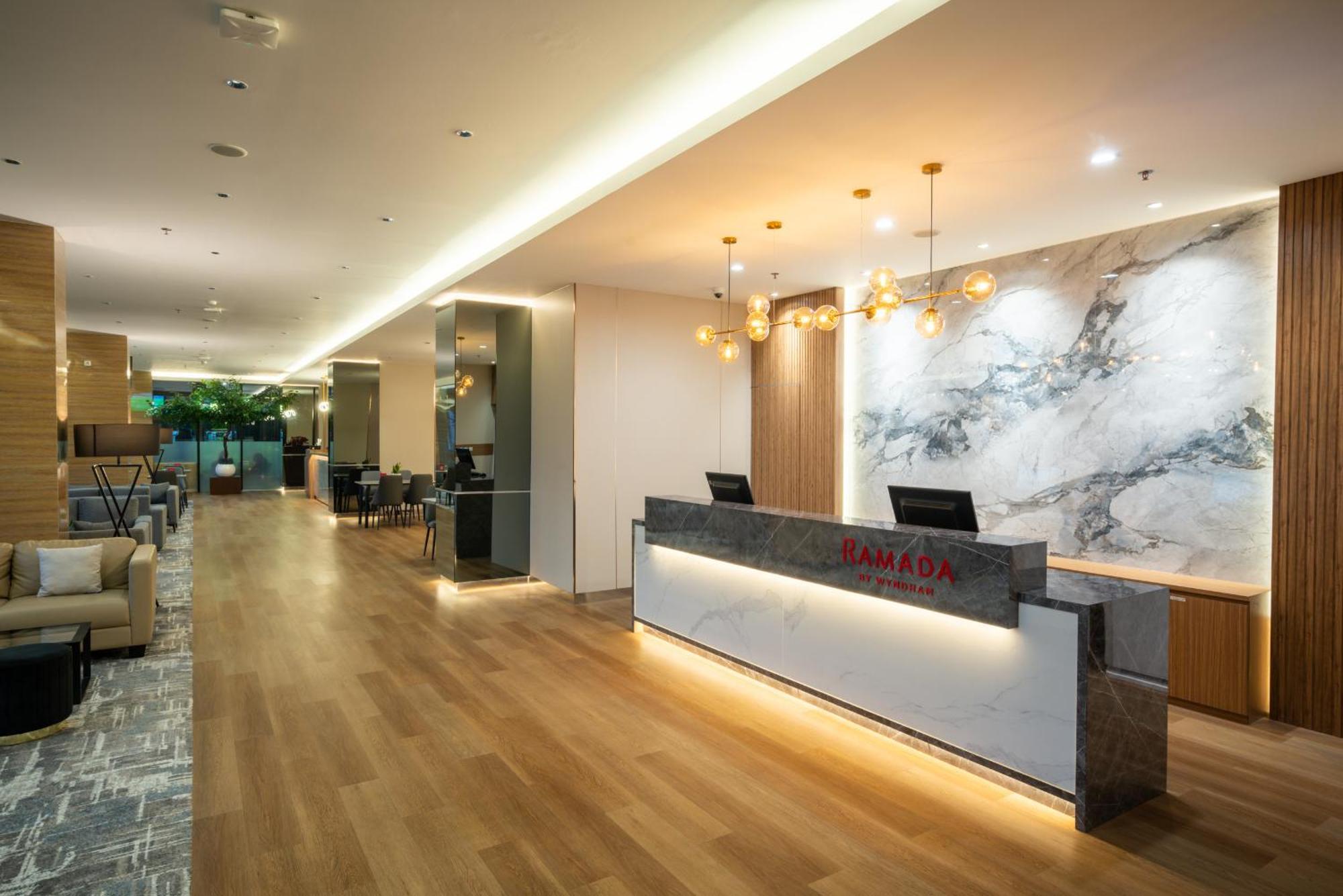Ramada By Wyndham Serpong Exterior foto