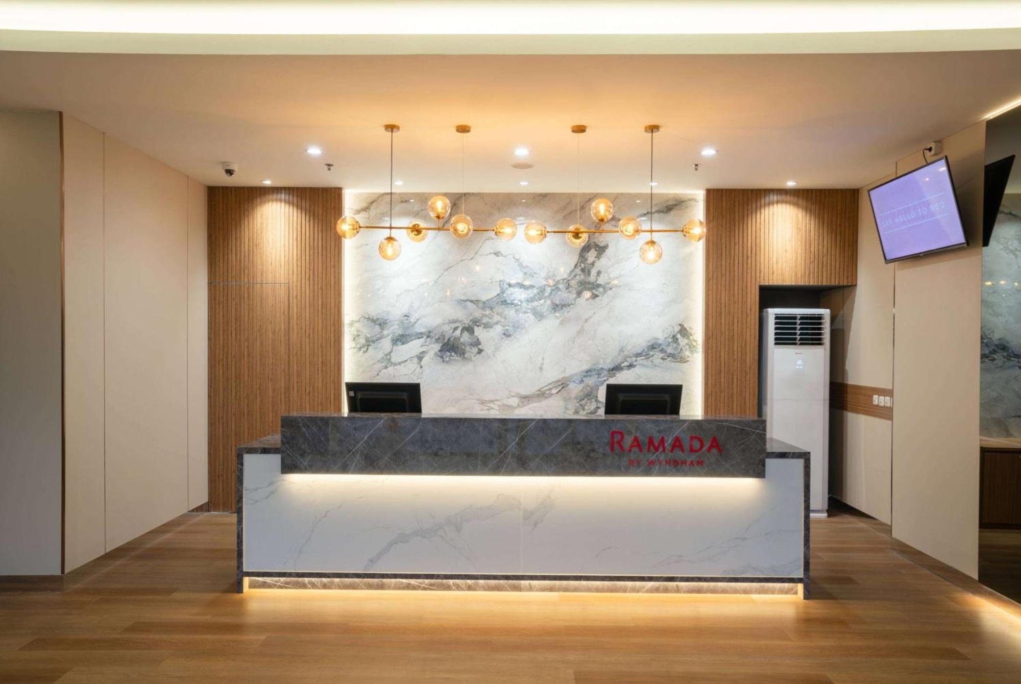 Ramada By Wyndham Serpong Exterior foto