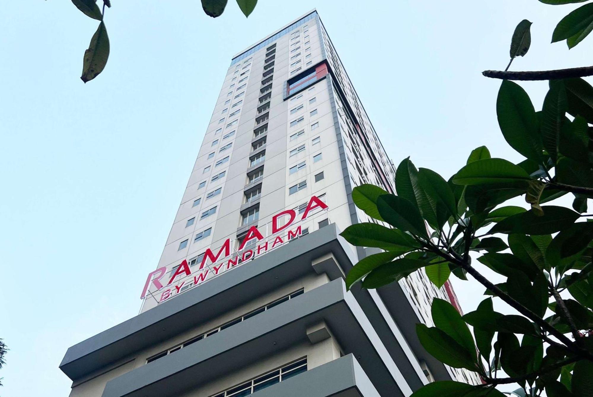 Ramada By Wyndham Serpong Exterior foto