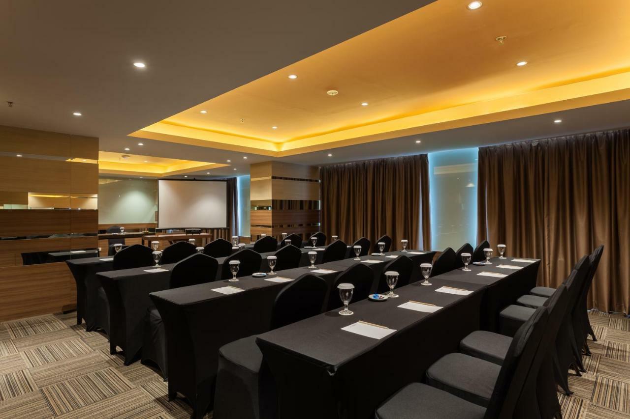 Ramada By Wyndham Serpong Exterior foto